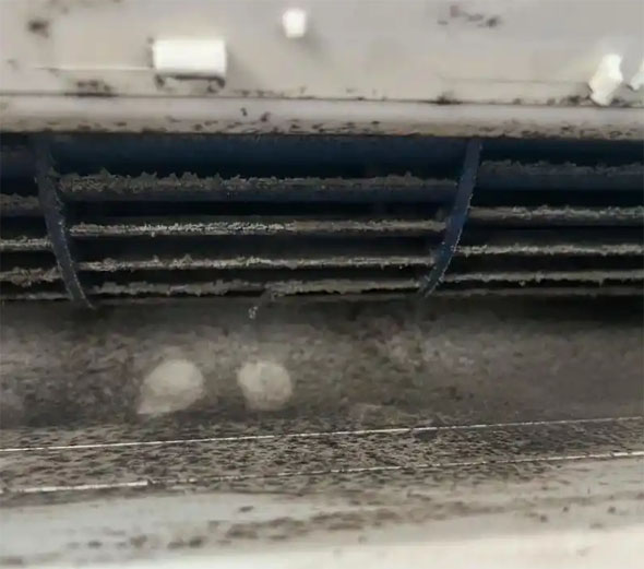 噶尔空调吹的风有股烧焦味是怎么回事